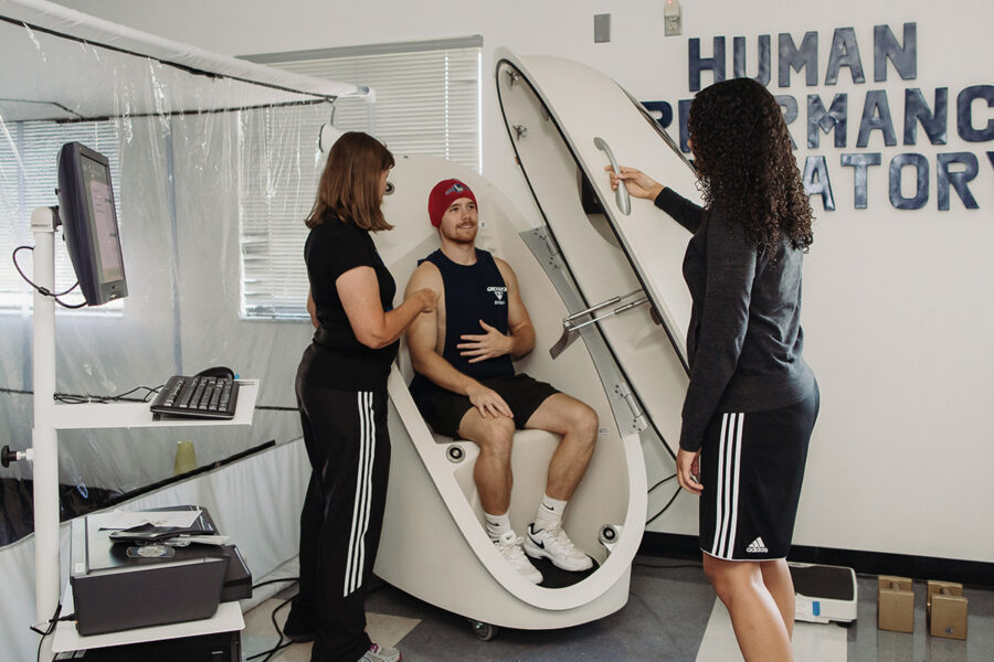 Students from the Human Performance and Sport major conduct laboratory tests.
