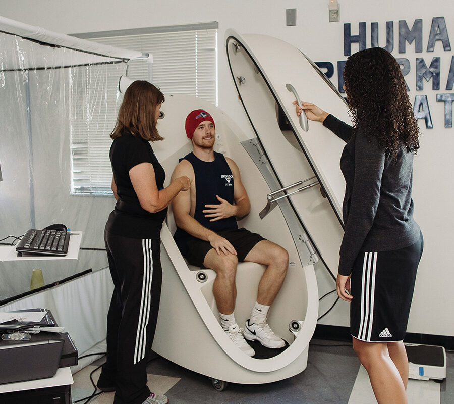 Students from the Human Performance and Sport major conduct laboratory tests.
