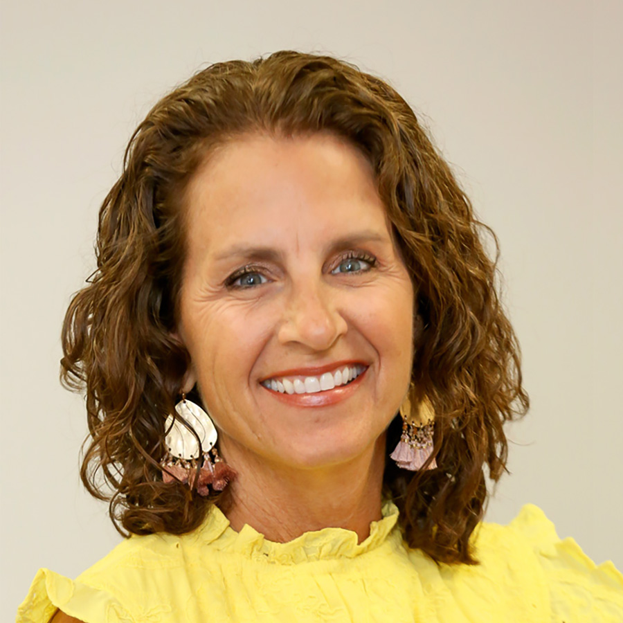  Kathy McKinnon Headshot