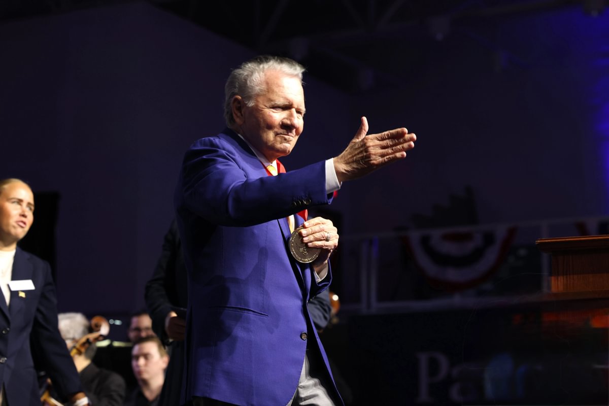 Thomas Peterffy extends a hand in acknowledgement of his American Free Enterprise award.