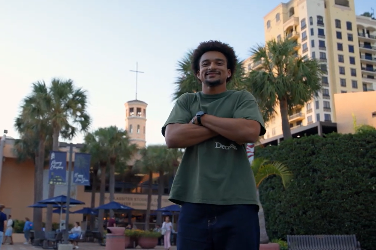 Gavin Thomas Headshot 1200x800