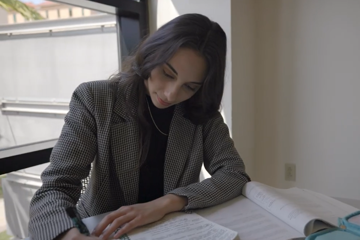 Hannah Hutchins Headshot 1200x800