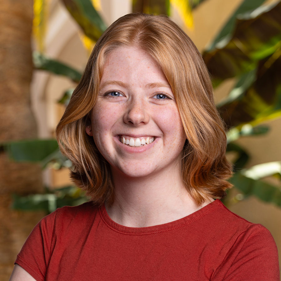 Holly Caughran Headshot