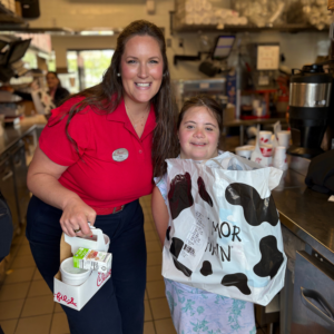 Jess and her daughter in chickfila holding food