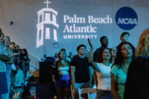 Students, faculty, staff worship together at Convocation.
