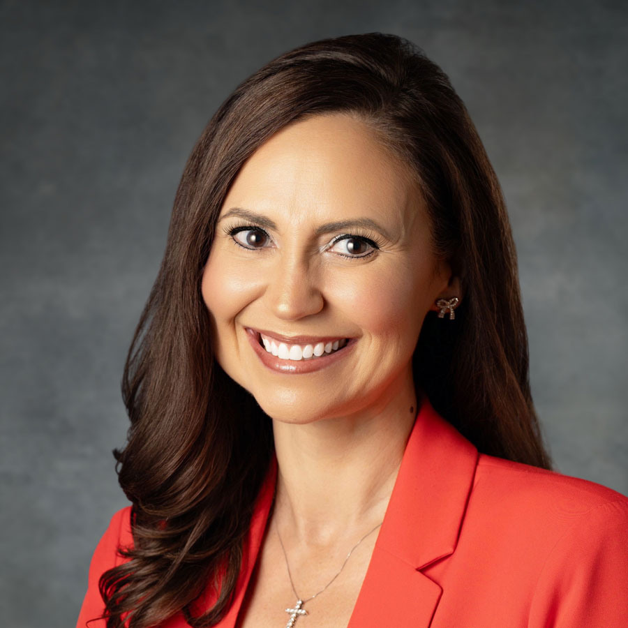 Jennifer Aluart Headshot